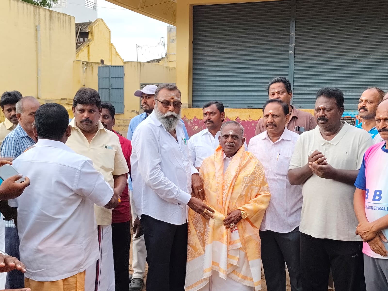 நம் பள்ளியில் புதிய கூடைப்பந்தாட்ட  மைதானம் அமைக்க பூமிபூஜை செய்த நிகழ்ச்சி. - Photo 2