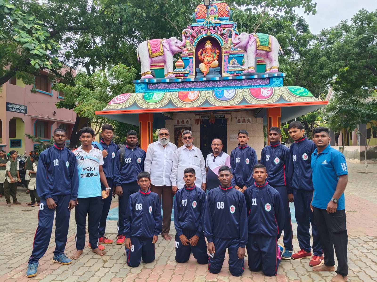 நம் மேல்நிலைப்பள்ளி மாணவிகள் மாவட்ட அளவிலான  "வில்லுப்பாடு" போட்டியில் வென்று வந்தபோது - Photo 4